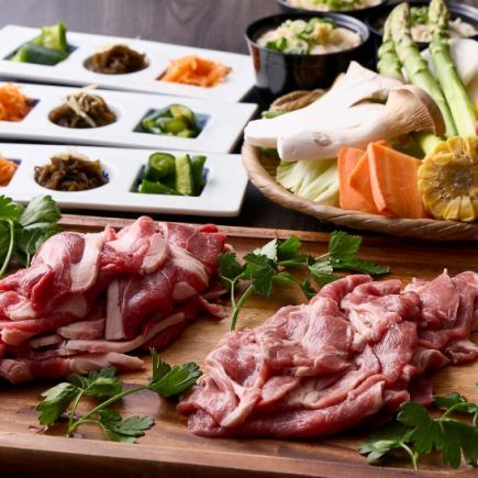 烧烤套餐，特色菜是味道清淡的嫩羊肉（包含 8 种不同口味的生啤无限续杯）。
