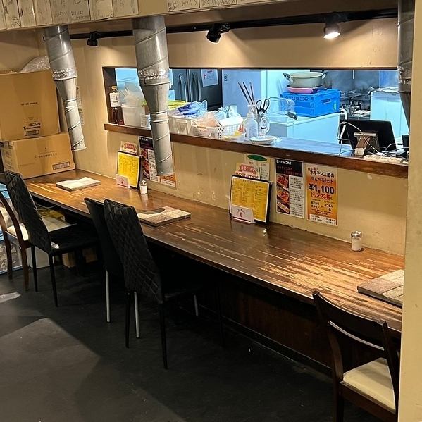 Each table has a chimney, so there is almost no smell, which is a drawback of yakiniku restaurants (*^^)v There are counter seats, so solo diners are also welcome! Couple seats like semi-private rooms are also available, so please feel free to use it for dates♪