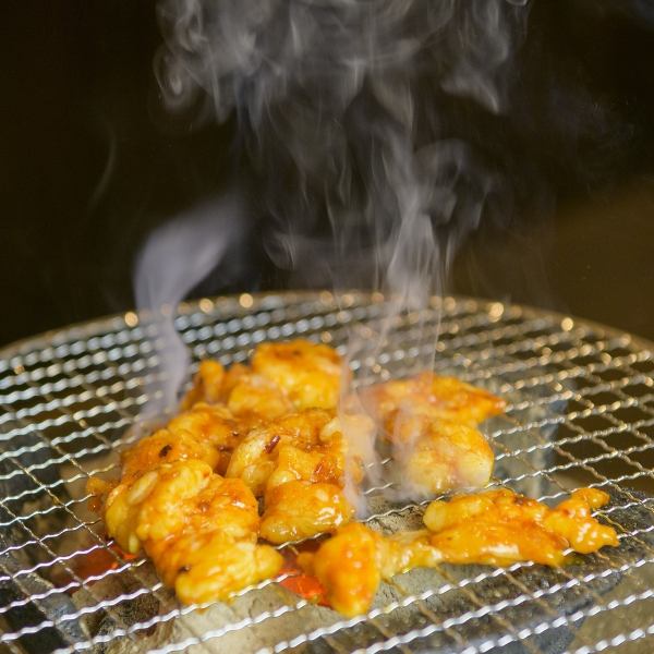 大変お得な≪せんべろセット≫登場♪ドリンク３杯とおまかせホルモンのセットがなんと１０００円ポッキリ◎