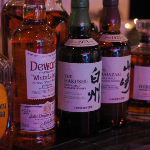Various types of whiskey available◎