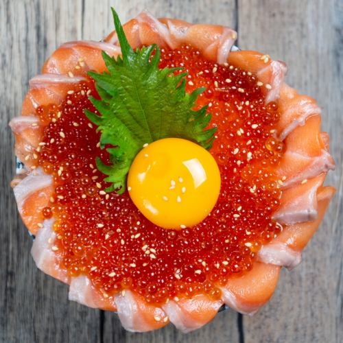 〆の贅沢一品【いくらとサーモンの親子丼】