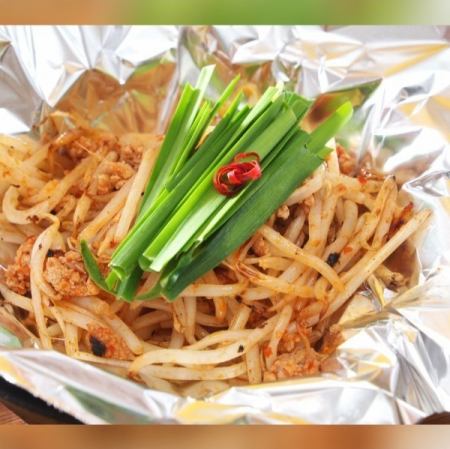 ピリ辛！ニラともやしの台湾ミンチ炒め