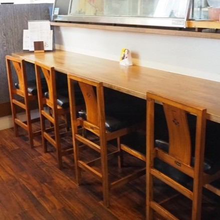 [Recommended for dining alone or in a small group ◎ Counter seat] This is a recommended seat where you can enjoy your meal while enjoying the cooking scene and conversation with the owner! Enjoy your meal or drinks in a relaxing space. Enjoy!