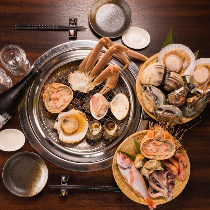 请在山田店悠闲地享用新鲜的肉鱼蟹料理吧♪