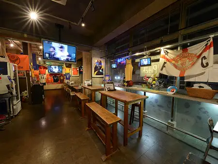 Private bookings are available! You can book the entire venue for 25 or more people with a 4000 yen per person course.