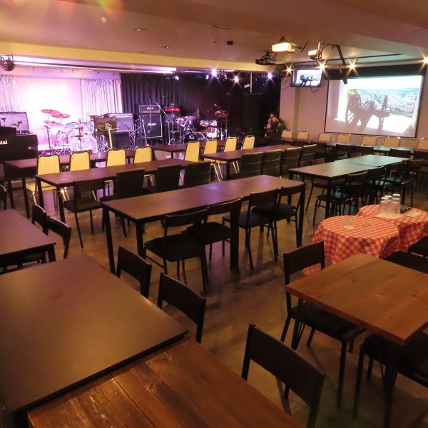 音楽と過ごす特別な夜！ライブの臨場感を間近に感じられる、音楽好きにはたまらない空間。週末は生演奏と共に、非日常のひとときを楽しめます。