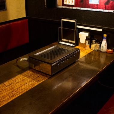We also have seats that can be easily used by one person and isolated semi-private room seats that do not bother the eyes of the surroundings ☆ Some smoking tables are also available.