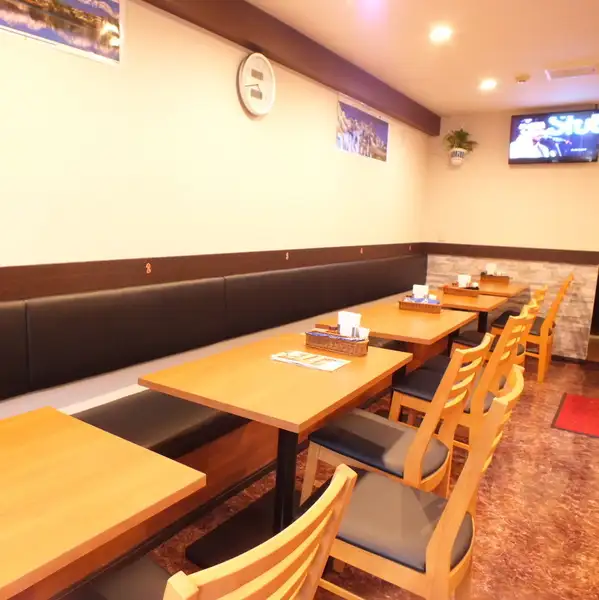 全28席の広々としたワンフロアの店内です。貸切、会社宴会、女子会、サクのみなどに楽しんでいただけます