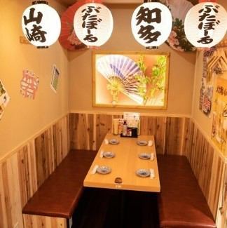 2フロアからなる広々とした店内は居心地の良さも抜群で、ワイワイ賑わった雰囲気が魅力です。なお、貸切予約も承っており、20名様～ご相談いただけます♪