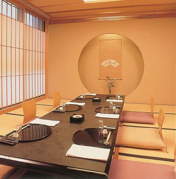 완전 개인실의 일본식 공간에서 편히 쉬십시오.특별한 일석에 딱 맞습니다.