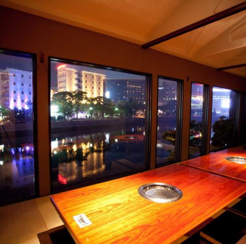 At a location where you can overlook the night view of Nakasu