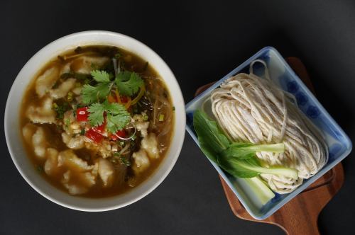 拉麵燉白魚和泡菜