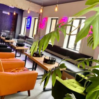 We have many sofa seats where you can enjoy your meal in a relaxed manner.The sophisticated designer space can be used for a variety of occasions, such as girls' night out, birthday parties, dates, and parties.