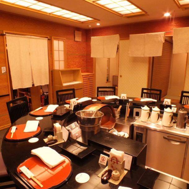 落ち着いた雰囲気の店内は、会話とお食事を楽しむために最適な空間。ご接待・記念日利用で人気です。