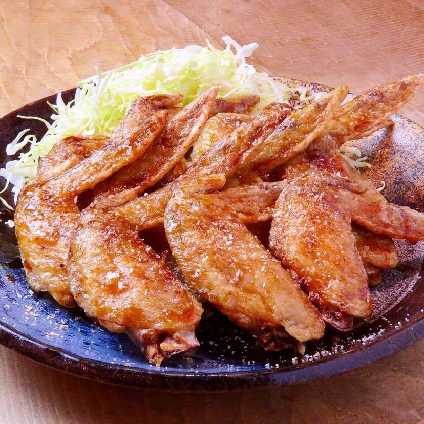 Crispy on the outside and juicy on the inside♪ These are Momiji chicken wings!