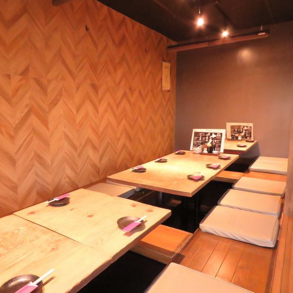 This is a private room with a sunken kotatsu seat separated by walls on both sides.It is also possible to reserve the entire private room depending on the number of people, so please feel free to contact us! This is a popular seat, so we recommend making an early reservation.