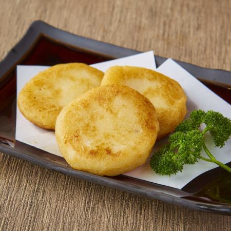 Deep-fried potato mochi with cheese