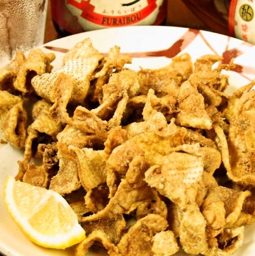 Deep-fried chicken skin only available at our restaurant! No.2 popular Omiya store original! Crispy, fluffy, juicy, you won't be able to stop