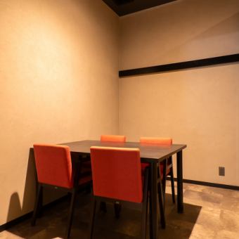 We have two private rooms available for 3-4 people.Please use our restaurant for special meals on birthdays and anniversaries, to treat loved ones, or for private meals.Two private rooms can be connected to accommodate up to 8-10 people.