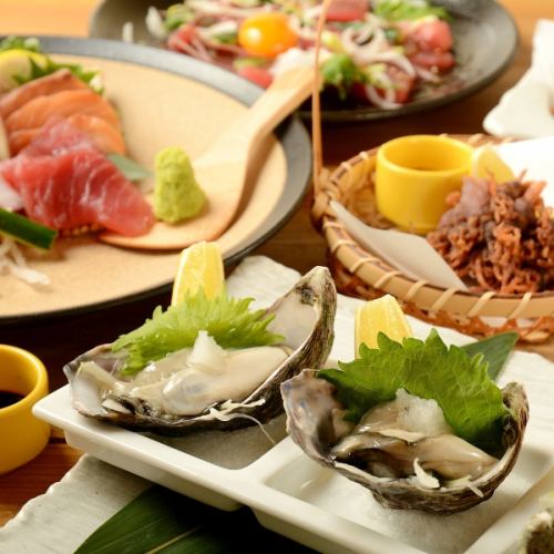You can enjoy meat, fresh fish, and seafood