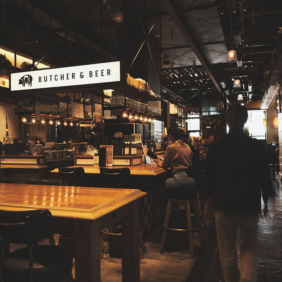 [Inside Shinjuku NEWoman Food Hall] There is a counter that is perfect for a date ◎