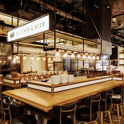 [A paradise without loneliness] A luxurious moment created by counter seats.Here you will be treated to authentic meat dishes and fine alcohol.Perfect for a solo meal or an important date.Enjoy a happy moment in a comfortable space. This is a counter-style restaurant where you can enjoy everything from charcuterie to Basque home cooking!