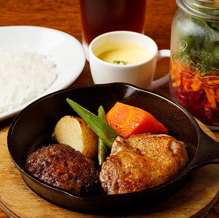 Enjoy the deliciousness of meat at this premium lunchtime meal.