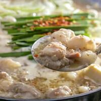 串焼きや特選和牛もつ鍋など、人気メニュー勢揃い ◆大好評“モツ鍋”季節野菜のサラダ等全7品♪