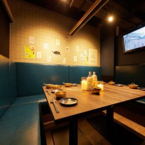 個室はプライベート感満載のイタリアン空間♪店内に入ると木を基調とした落ち着いた雰囲気が広がります。優しい照明の灯る個室は合コンにも最適です。