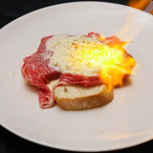たっぷりとろけるチーズと炙りリブロース