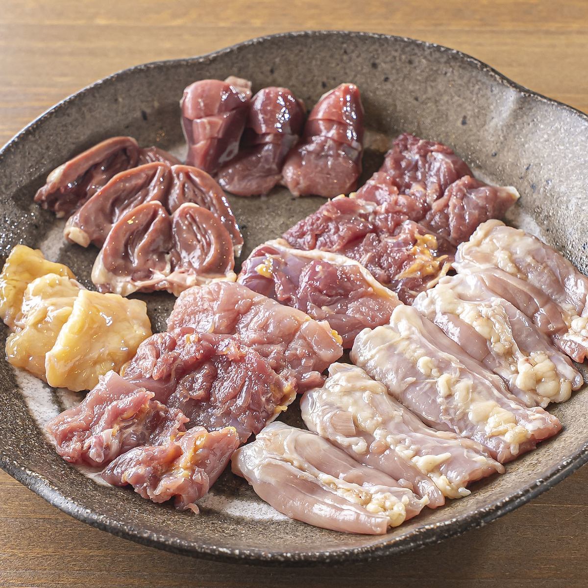 鉄板でお肉を焼きながらゆったりと過ごすのが当店流！