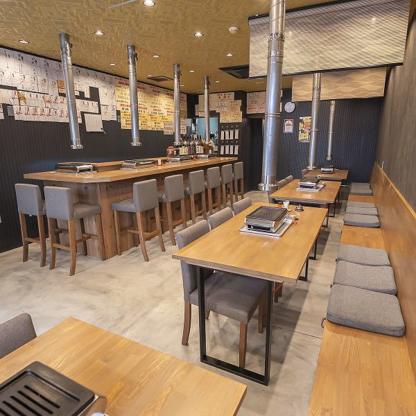 カジュアルながら大人の雰囲気が漂う店内は、デートにもぴったり。24時まで営業しており、2軒目・3軒目にも最適な使い勝手の良さが好評。