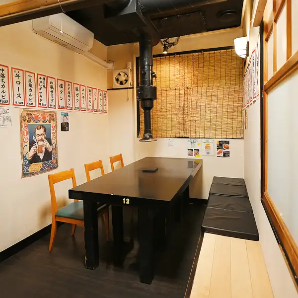 居心地のいい雰囲気を楽しめる当店は、上質なお肉をリーズナブルにお召し上がり頂けます。お仕事帰りやデートなどにも最適です◎おひとり様でも、友人やご家族でも、お二人でのお食事にもおすすめです！ご来店の際は、ぜひご注文してみてはいかがでしょうか・・。
