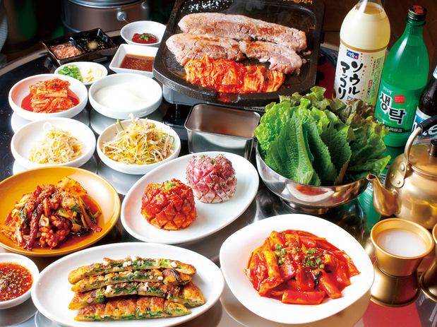If you want to eat Korean food, this is the place! It's very popular with women♪