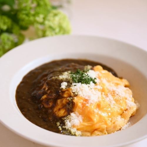 <LUNCH&DINNER ONLY> 欧風牛肉カレーのオムライス