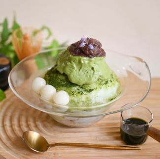 抹茶のかき氷 (別添えあんみつソース付き)