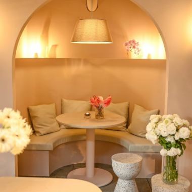 We have comfortable seating so you can enjoy a relaxing time.It can also be used for a variety of occasions, such as welcome and farewell parties, class reunions, and wedding receptions.We also offer great value all-you-can-drink courses to suit your group size and budget, so please feel free to take advantage of them.