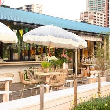 [Terrace seating available◎] A dining bar where you can enjoy your meal while feeling the nature on the spacious terrace seats.In addition to lunch and dinner, you can also use the cafe or get takeout coffee! It is available for two people or more and is very popular for girls' nights and dates. Enjoy a special moment in a stylish space that is perfect for social media.
