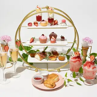 【かき氷といちごのアフタヌーンティー】いちごスイーツ・スコーン・お花等5500円(税込)6/15~