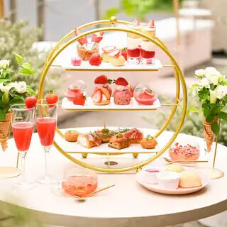 【苺のアフタヌーンティー】苺パフェやマカロン等+カクテル1杯+紅茶カフェフリー+ミニブーケ