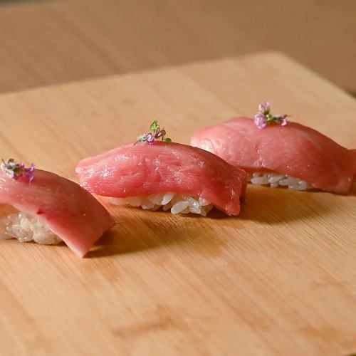 Bluefin tuna nigiri three pieces