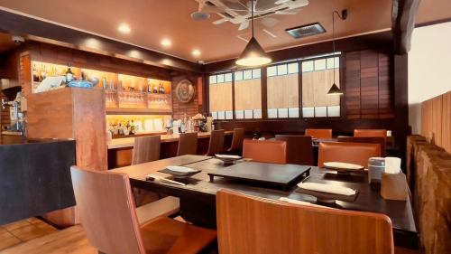 We have two tables available for up to four people. Available for two or more people!