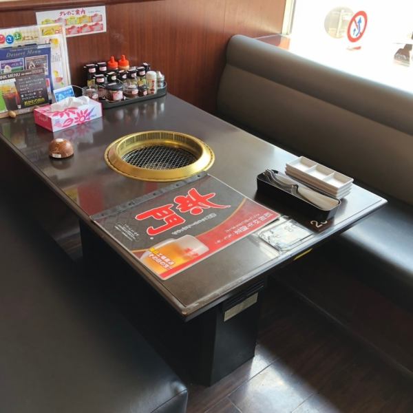 There are various types of seats, such as sunken kotatsu tatami mats and table sofa seats.People with children, acquaintances, friends, after work, banquets, etc. You can use it in various scenes.