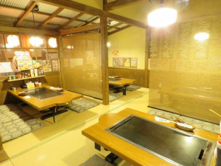 We have 5 tatami mats for 4 people! You can change the number of people as there are partitions!