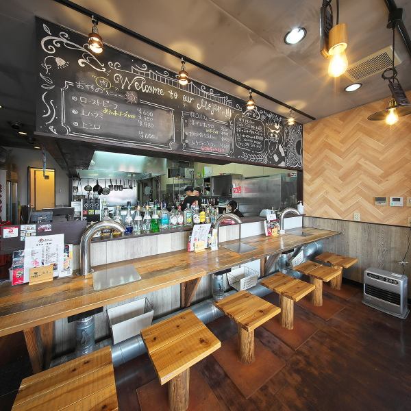 女性一人では入りにくいイメージのある焼肉店ですが、【炭火肉バルMOJAR'】はカジュアル肉料理を愉しめる空間です♪男性、女性問わず、老若男女がくつろげるお店造りを目指しております。