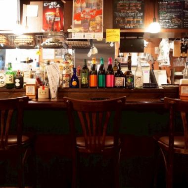 [Seats] Counter seats are popular for solo diners and dates. You can enjoy watching the chef cook up close...