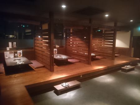 Private rooms and half private rooms, all seats can be reserved for around 50 people.*The partition of the semi-private room cannot be removed.