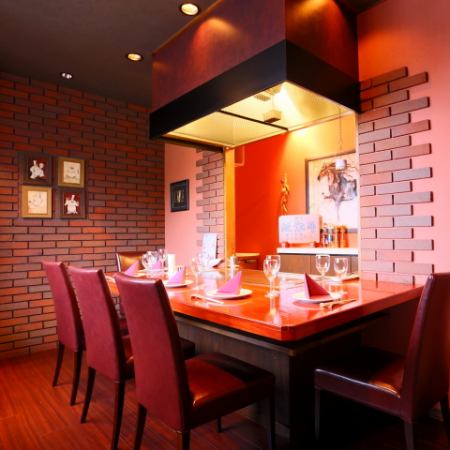 Entertainment, Anniversary, Birthday-Recommended for a moment with your loved one, a fully booked Teppanyaki room.Meat is baked in front of customers.