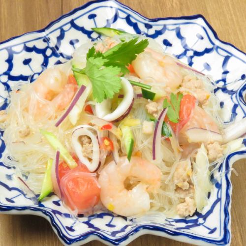 Vermicelli and seafood salad (Yam Wun Sen)