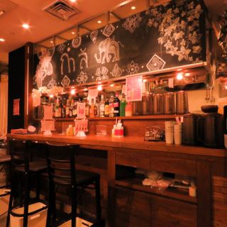 Counter seats are also available, so please feel free to visit us even by yourself ♪